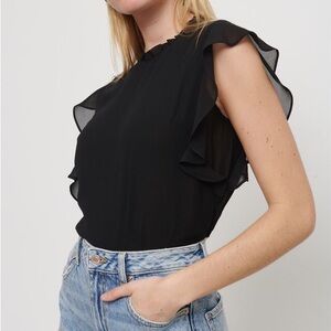 DYNAMITE CHIFFON FLUTTER SLEEVE TOP
